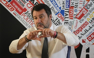 Follia assoluta. Furia Salvini contro lo stop alla vendita di auto benzina e diesel