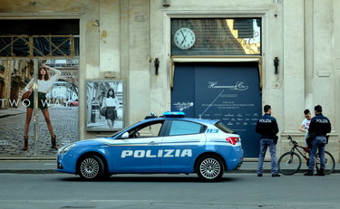 Sfregiata al volto con un coltello, tremenda aggressione tra marocchine per una questione di soldi