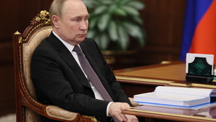 La valigia speciale che accompagna Putin: l'agghiacciante retroscena sulla salute