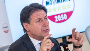 Il M5S crolla, processo a Conte. La tentazione è rompere con il governo Draghi