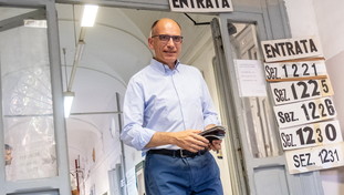 Letta sotto assedio per l'alleanza col M5S. L'asse rischia grosso: Pd con le spalle al muro