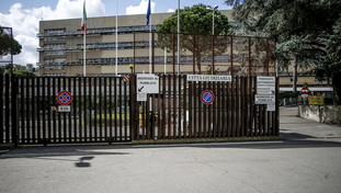 “Curava tumori col bicarbonato”. Un ex medico è finito un'altra volta a processo