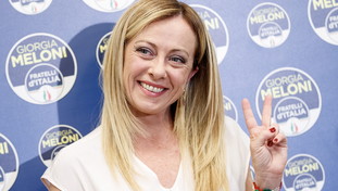 Ultimatum sull'addio al governo. Il boom Meloni scuote il centrodestra