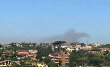 Incendio di Malagrotta, disastro annunciato. L'ira dei residenti in casa con le mascherine