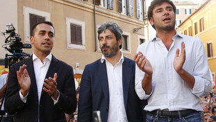 Il “c'eravamo tanto amati” dei tre dioscuri del grillismo. Si sgretola il M5S