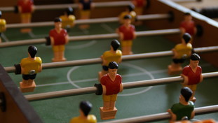 Vietato giocare in spiaggia. L'Agenzia delle entrate e la multa per il calciobalilla