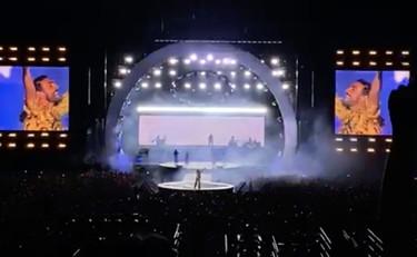 Marco Mengoni incanta lo stadio Olimpico. 