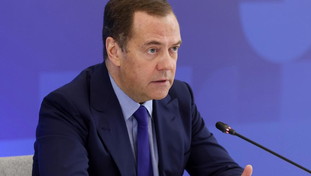 Draghi non è Berlusconi, Medvedev spara sui leader occidentali. La frase sulla stabilità mentale di Biden