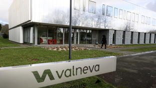 Nuovo vaccino contro il Covid. Ma non è stato testato su Omicron e non sarà per tutti