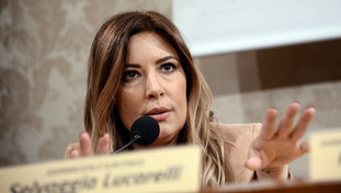 Processo infuocato tra Sandra Amurri e Selvaggia Lucarelli: scintille fuori dal tribunale