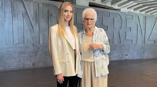 Chiara Ferragni risponde all'invito di Liliana Segre e visita il museo della Shoah: Lezione di vita