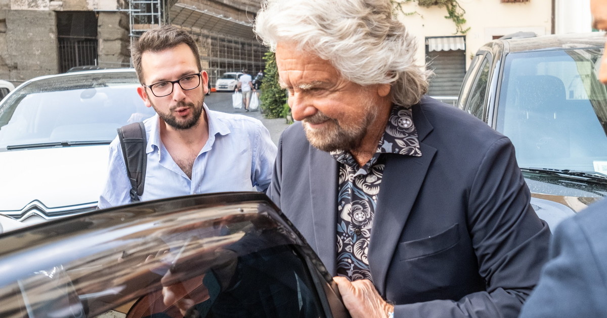 M5S, Grillo non si piega: "Il limite del secondo mandato resta". Ma è pronto il soccorso ai parlamentari uscenti M5S, Grillo non si piega: "Il limite del secondo mandato resta". Ma è pronto il soccorso ai parlamentari uscenti