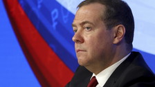Un biglietto e il gesto estremo. Medvedev, l'indiscrezione drammatica sul vice di Putin: cos'è successo