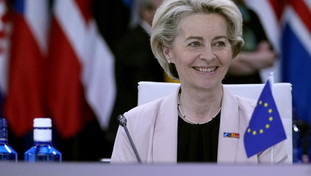 Messaggi finiti nel nulla: gli sms tra von der Leyen e il Ceo Pfizer sono spariti