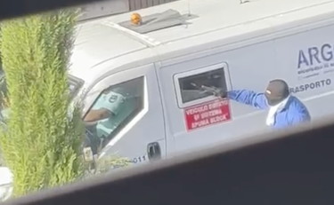 Pistole puntate e passamontagna, il video dell'assalto al portavalori. Il commando in azione | GUARDA