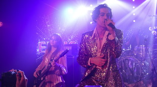 Attenti i contagi aumenteranno, bufera sui Maneskin a Roma. L'allarme dei medici