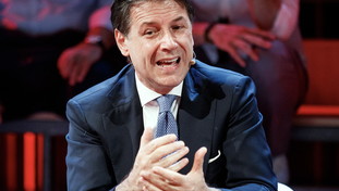 Conte si inchina a Draghi: tanto rumore per nulla. Le richieste per restare