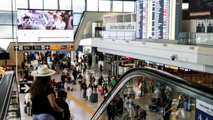 Estate da incubo per chi viaggia: il trasporto aereo è in tilt. Caos totale sui rimborsi
