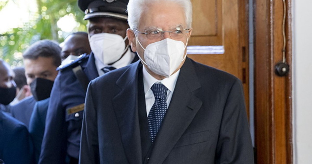Mattarella “Non respingere i migranti quando sono sulle navi” Mattarella “Non respingere i migranti quando sono sulle navi”