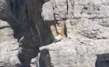 Altro crollo sulle Dolomiti, un escursionista dà l'allarme: giù un pilastro della Moiazza | VIDEO