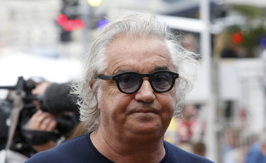 Questo lo vende a 100 euro.... Così Pieraccioni ridicolizza Briatore