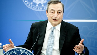 Capuozzo fa a pezzi Draghi: “Stringe la mano al dittatore”. La furia sulla guerra