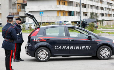 Lascia il fidanzato, lui impazzisce: 12enne sfregiata con l'arma