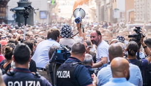 I tassisti assediano Draghi e paralizzano le città: strada senza uscita