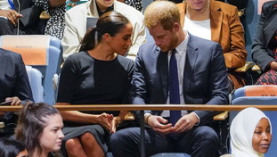 “C'entra Camilla”. Meghan, l'ultima biografia bomba fa saltare i nervi a Corte