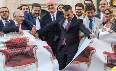 Taglio dei seggi, scatta la caccia alla poltrona