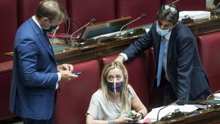 Quel particolare sconcio della prima di Repubblica su Meloni. “Foto volgare e ambigua”