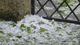 Il maltempo non si porta via il caldo e causa danni devastanti al Nord