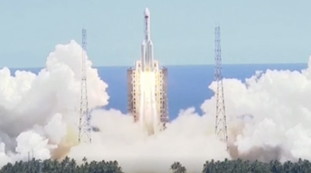 Rischio pioggia di detriti. Fiato sospeso per il razzo cinese che minaccia la Terra