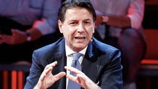 Conte non fa passi indietro e vuole la deroga: la trappola a Grillo