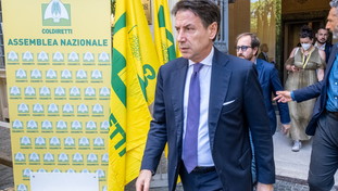 Conte è alla canna del gas e non trova neanche un alleato. Cala il gelo sul M5S