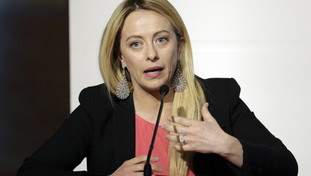 “Quello che non posso negare”. Meloni sbeffeggia Repubblica dopo l'ennesimo attacco