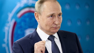 “Dolore improvviso e intervento urgente”. Per Putin si mette sempre peggio