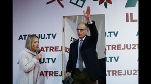 Giorgia è un pericolo. Ma prima correvano per farsi i selfie con lei