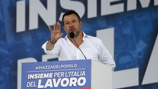 “De Luca razzista?”. Il caso migranti scuote il Pd e Salvini li punge