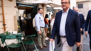 “Partiti zattera”. Calenda umilia Fratoianni e Bonelli: sinistra senza intesa