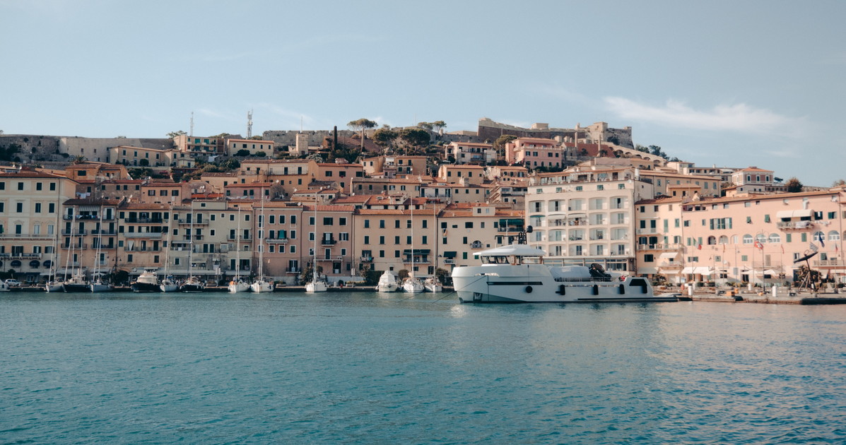Scomparsa la figlia del superpoliziotto Micalizio. "Si cerca in mare", il particolare inquietante Scomparsa la figlia del superpoliziotto Micalizio. "Si cerca in mare", il particolare inquietante