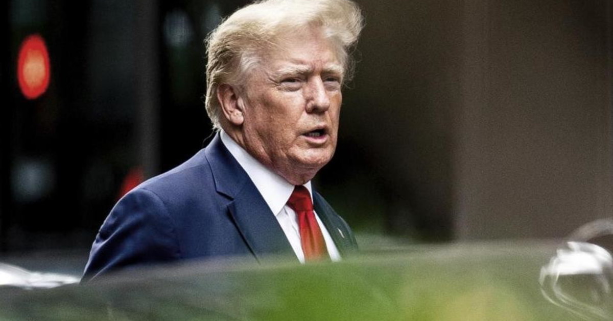 "Hanno preso i miei passaporti" Trump accerchiato, l "Hanno preso i miei passaporti" Trump accerchiato, l