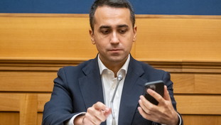 Il reddito grillino andrà in pensione: tutti vogliono cancellarlo. Di Maio lo rinnega