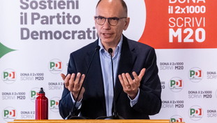 Pd allo sbando, Letta cerca di vincere le elezioni aggrappandosi al pullmino elettrico