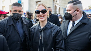 “Da Ferragni solo fake news e marchette”. FdI rimette al suo posto e sbugiarda l'influencer