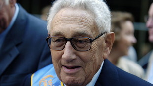 Come finirà la guerra in Ucraina, la profezia di Kissinger: l'errore della Nato