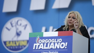 Giornalista ammutolito da Maglie: “Vedova senza pace”. Scontro sulla proposta di Salvini