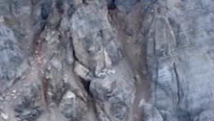 Così viene giù la parete di roccia: il crollo gigantesco sul Latemar