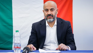 Paragone a valanga su Mattarella: “Bis pericoloso”. Poi avvisa Meloni sulla caduta del governo