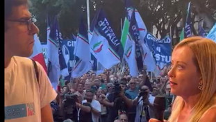L'attivista Lgbt ringrazia Meloni. Lei ricambia, poi il toccante racconto dell'assenza del padre